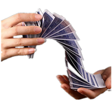 Zauberhafter elektrischer Kartentrick-Witz mit Kartenstapel