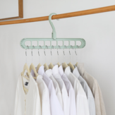 Multifunktionaler Kleiderbügel mit Drehung und rutschfesten Trockenständern für den Balkon oder den Kleiderschrank