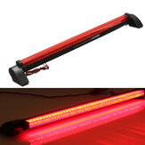 Czerwona trzecia światło STOP LED z 48 diodami na tylnej lampie w samochodzie, podniesionej na wysokość klapy bagażnika. 12V