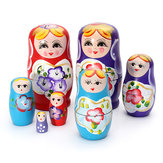 Adorável conjunto de bonecas russas aninhadas em madeira com cinco peças