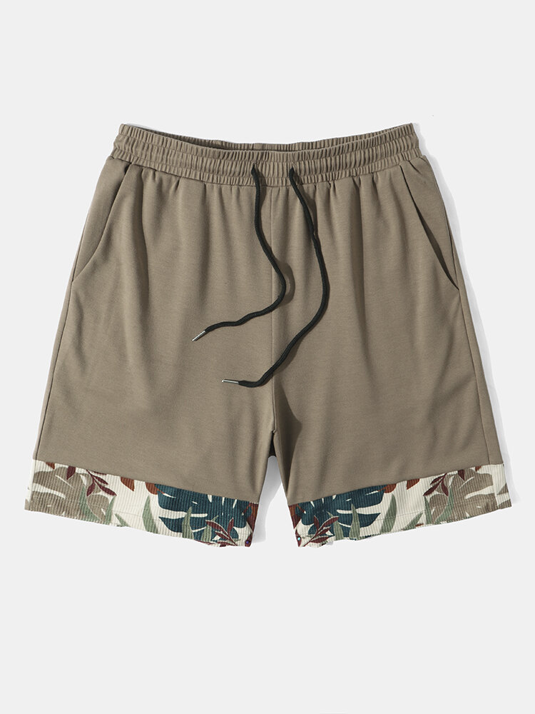 Men Leaf Print Corduroy Stitching Pocket Casual Drawstring Shorts
