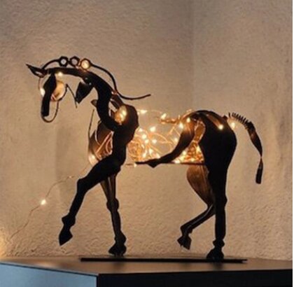 Adonis Horse Sculpture Hollow Desktop Decoratieve metalen ornamenten